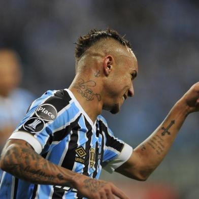  PORTO ALEGRE, RS, BRASIL, 01.05.2018. Grêmio enfrenta o Cerro Porteño, na Arena, em partida válida pela fase de grupos da Copa Libertadores 2018. Na foto, atacante Éverton.Foto: Mateus Bruxel/Agência RBS