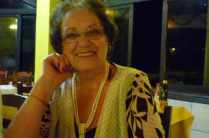 Morreu na noite de terça-feira (01/05/2018) a ex-secretária da Educação e da Cultura de Caxias do Sul Santina Barp Amorim aos 87 anos. Ela estava internada há uma semana no hospital em decorrência de uma infecção pulmonar e faleceu por insuficiência cardíaca e pulmonar. 