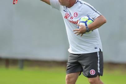  PORTO ALEGRE, RS, BRASIL, 02-05-2018. Inter treina no CT Parque Gigante. Na foto: técnico Odair Hellmann (FERNANDO GOMES/AGÊNCIA RBS)