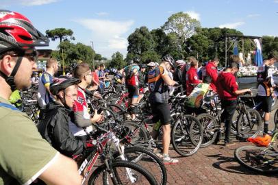  Pré-romaria dos ciclistas ao santuário de Nossa Senhora de Caravaggio, em farroupilha.