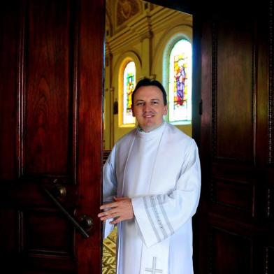  CAXIAS DO SUL, RS, BRASIL (17/03/2017) . Padre Ezequiel  Dal Pozzo festeja 10 anos de sacerdócio. Diocese de Caxias do Sul. (Roni Rigon/Pioneiro).