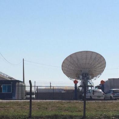 Instalação de antena de telecomunicações gera queda de braço entre prefeitura de Caxias e grupo espanhol. Equipamento fica no bairro Santa Fé.