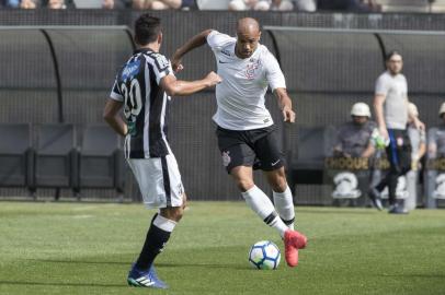     durante o jogo Corinthians/SP x Ceara/CE, esta manha na Arena Corinthians, valido pela 4a. rodada do Campeonato Brasileiro de 2018. Juiz: Savio Pereira Sampaio - Sao Paulo/SP/Brasil - 06/05/2018. Foto: Â© Daniel Augusto Jr. / Ag. Corinthians No lance, atacante Roger