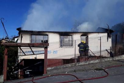 Criança morre em incêndio em Caxias