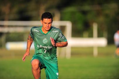  CAXIAS DO SUL, RS, BRASIL, 09/04/2018. Treino do Juventude no CT. O Ju se prepara para a estreia na série B do Campeonato Brasileiro. Na foto, lateral-esquerdo Pará. (Porthus Junior/Agência RBS)