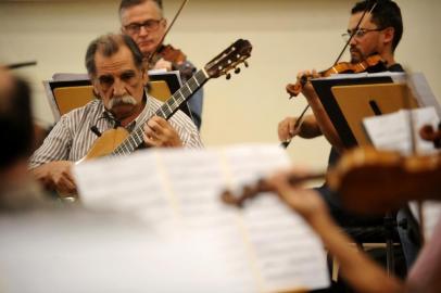  CAXIAS DO SUL, RS, BRASIL 30/04/2018Orquestra sinfônica da UCS com participação de Lúcio Yanel Lucas Amorelli/Agência RBS