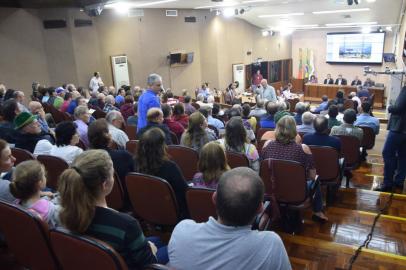 População lotou plenário da Câmara em audiência pública na última terça.