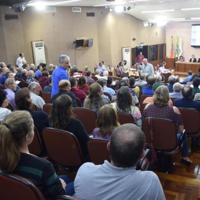 População lotou plenário da Câmara em audiência pública na última terça.