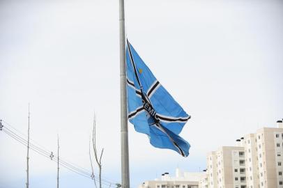  PORTO ALEGRE, RS, BRASIL, 10-05-2018. Bandeira do Grêmio na Arena em meio mastro em luto pela morte do ex-presidente do time Fabio Koff. (RONALDO BERNARDI/AGÊNCIA RBS)