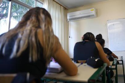  PALHOÇA, SC, BRASIL, 22-03-2018: Sala de aula da Escola Ivo Silveira em Palhoça.