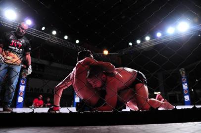  CAXIAS DO SUL, RS, BRASIL, 14/05/2016. 10º JVT Championchip, no ginásio do Vascão. Competição de luta nos estilos Muay thai, MMA, Vale-tudo. Fotos para ensaio da contracapa. (Porthus Junior/Pioneiro)