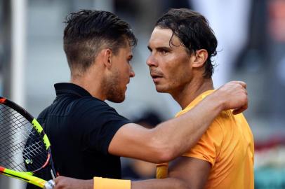 Spains Rafael Nadal congratulates Austrias Dominic Thiem (L) after their ATP Madrid Open quarter-final tennis match at the Caja Magica in Madrid on May 11, 2018. / AFP PHOTO / OSCAR DEL POZO