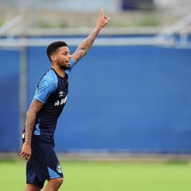 PORTO ALEGRE, RS, BRASIL, 04-05-2018. Grêmio treina no CT Luiz Carvalho para próxima partida do Brasileirão. Na foto: André(ISADORA NEUMANN/AGÊNCIA RBS)