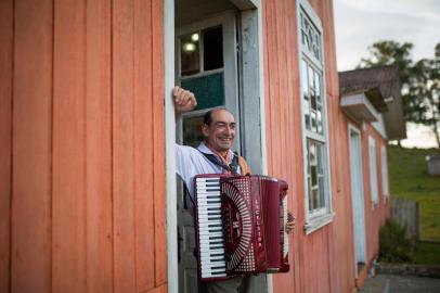 Gilney Bertussi lança o DVD Filho de Gaiteiro _ O Legítimo Herdeiro da Música Bertussi