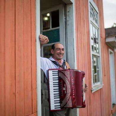 Gilney Bertussi lança o DVD Filho de Gaiteiro _ O Legítimo Herdeiro da Música Bertussi