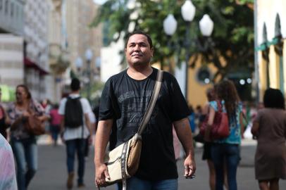  FLORIANÓPOLIS, SC, BRASIL, 11/05/2018: Dorival Gonçalves Santos Filho é ex-catador de lixo que concluio doutorado na UFSC.(Foto: CRISTIANO ESTRELA / DIÁRIO CATARINENSE)