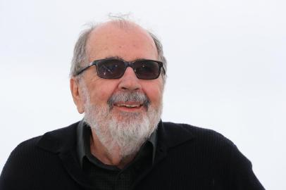 Brazilian director Carlos Diegues, cacá diegues, poses on May 14, 2018 during a photocall for the film O Grande Circo Mistico (The Great Mystical Circus) at the 71st edition of the Cannes Film Festival in Cannes, southern France. 