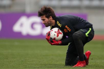 Alisson, goleiro, durante o segundo treino da Selecao Brasileira realizado no Parque dos Principes em Paris na Franca, antes do jogo amistoso contra o Japao preparativo para a Copa da Russia de 2018.