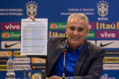  RIO DE JANEIRO, RJ, BRASIL, 14-05-2018. Os 23 homens que tentarão dar o hexacampeonato mundial à Seleção Brasileira estão definidos. Na tarde desta segunda-feira (14), no Rio de Janeiro, o técnico Tite anunciou os escolhidos para defender o Brasil na Copa do Mundo da Rússia. Pedro Geromel está na lista.(PEDRO MARTINS/MOWA PRESS)Indexador: Pedro Martins