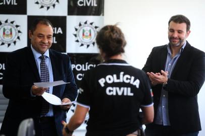  CAXIAS DO SUL, RS, BRASIL, 14/05/2018. Cerimônia de entrega de portaria de reconhecimento aos policiais civis participantes da investigação do caso Naiara, em Caxias. O Delegado Fernando Antônio Sodré de Oliveira, diretor do Departamento de Polícia do Interior (DPI), e o Delegado Paulo Roberto Rosa da Silva, titular da 8ª Delegacia de Polícia Regional, com sede em Caxias do Sul, reconheceram o trabalho dos policiais. (Diogo Sallaberry/Agência RBS)