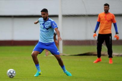  CAXIAS DO SUL, RS, BRASIL 09/05/2018Treino do SER Caxias no estádio Centenário em Caxias do Sul. Na foto: O zagueiro Thiago Sales. (Felipe Nyland/Agência RBS)