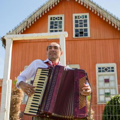 Gilney Bertussi lança o DVD Filho de Gaiteiro _ O Legítimo Herdeiro da Música Bertussi