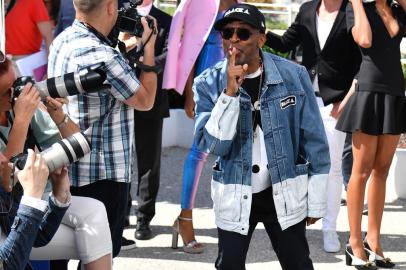 US director Spike Lee poses on May 15, 2018 during a photocall for the film BlacKkKlansman at the 71st edition of the Cannes Film Festival in Cannes, southern France.  / AFP PHOTO / Alberto PIZZOLI