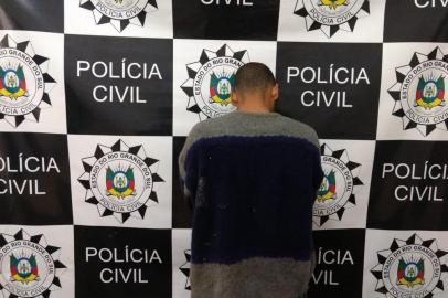 A Polícia Civil prende suspeito de feminicídio em Vacaria. Homem é suspeito de ter matado Michele de Stefanie Souza.