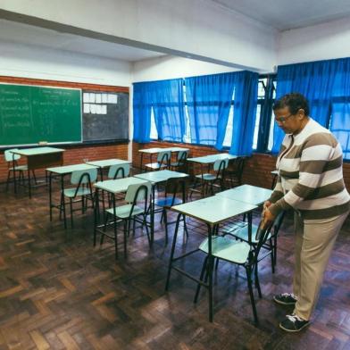  PORTO ALEGRE, RS, BRASIL, 15/05/2018 : Escola Municipal Senador Alberto Pasqualini: Desde começo do ano, escola está sem 13 professores e alunos são dispensados. (Omar Freitas/Agência RBS)Indexador: Omar Freitas