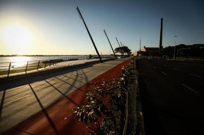  PORTO ALEGRE, RS, BRASIL, 14/05/2018 - Últimos preparativos antes da reabertura da orla revitalizada no entrono da Usina do Gasômetro. (FOTOGRAFO: CARLOS MACEDO / AGENCIA RBS)Indexador: Carlos Macedo