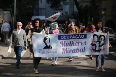  PORTO ALEGRE - BRASIL - Ocupação Mulheres Mirabal corre o risco de ser despejada do imóvel ocupado no Centro de Porto Alegre.Movimento fez caminhada pelo centro da cidade e esteve na CNBB e na Curia Metropolitana para pedir apoio. (FOTO: LAURO ALVES)