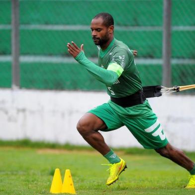  CAXIAS DO SUL, RS, BRASIL 26/03/2018Time do Juventude faz treino físico enquanto espera o inicio da série B do Campeonato Brasileiro de futebol. Na foto o volante Amaral. (Felipe Nyland/Agência RBS)