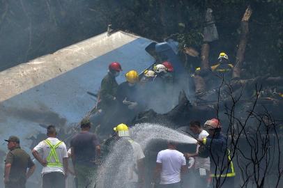 Um avião comercial da companhia aérea Cubana de Aviación, com 113 pessoas a bordo, caiu nesta sexta-feira (18) pouco depois de decolar do Aeroporto internacional José Martí, em Havana. Segundo a emissora de televisão local Cuba TV, três pessoas foram resgatadas com vida e encaminhadas ao hospital Calixto García