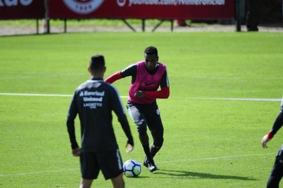  PORTO ALEGRE, RS, BRASIL, 16-05-2018. Inter treina no CT Parque Gigante. Na foto: Edenilson (RONALDO BERNARDI/AGÊNCIA RBS)