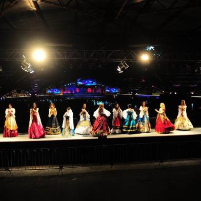  CAXIAS DO SUL, RS, BRASIL, 19/05/2018. Escolha da rainha e princesas da 32ª Festa da Uva 2019 realizada nos pavilhões da Festa da Uva, (Porthus Junior/Agência RBS)