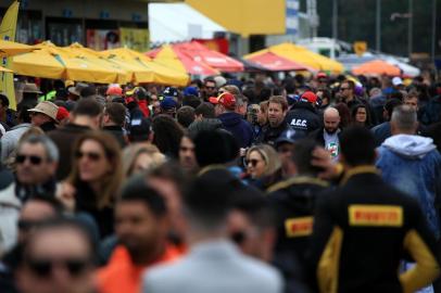  SANTA CRUZ DO SUL, RS, BRASIL, 20-05-2018. isitação aos boxes da Stock Car em Santa Cruz do Sul. (JEFFERSON BOTEGA/AGÊNCIA RBS)Indexador: Jefferson Botega