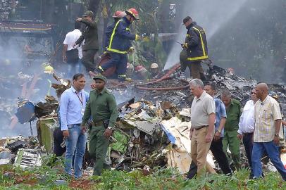 Um avião comercial da companhia aérea Cubana de Aviación, com 113 pessoas a bordo, caiu nesta sexta-feira (18) pouco depois de decolar do Aeroporto internacional José Martí, em Havana. Segundo a emissora de televisão local Cuba TV, três pessoas foram resgatadas com vida e encaminhadas ao hospital Calixto García.