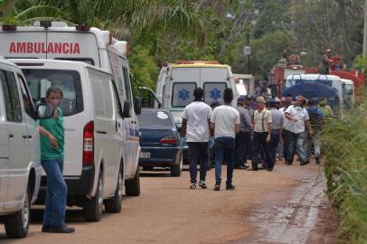 Emergency and rescue personnel, are pictured while working at the site of the accident, after a Cubana de Aviacion aircraft crashed after taking off from Havanas Jose Marti airport on May 18, 2018.A Cuban state airways passenger plane with 113 people on board crashed on shortly after taking off from Havanas airport, state media reported. The Boeing 737 operated by Cubana de Aviacion crashed near the international airport, state agency Prensa Latina reported. Airport sources said the jetliner was heading from the capital to the eastern city of Holguin. / AFP PHOTO / YAMIL LAGE