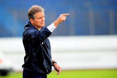  CAXIAS DO SUL, RS, BRASIL, 14/05/2018. Caxias x Esportivo, jogo-treino realizado no estádio Centenário. A SER Caxias está disputando a Série D do Campeonato Brasileiro e o Esportivo a Divisão de Acesso. Na foto, técnico Luiz Carlos Winck. (Porthus Junior/Agência RBS)