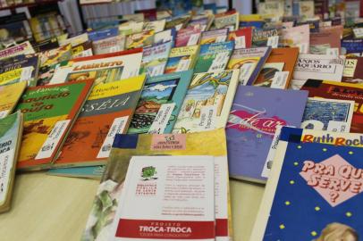 Troca-trocaVem aí a segunda edição do projeto que pode lhe ajudar os a renovar a estante de livros infanto juvenis: é Troca-Troca de Livros na da Biblioteca Pública de Santa Catarina, que acontece hoje e amanhã. Até dezembro haverá uma edição do projeto, por mês. Mas fique atento: apenas serão aceitos livros de literatura infanto juvenis. Interessados devem se dirigir à Biblioteca, na Rua Tenente Silveira, nº 343, no Centro de Florianópolis. O horário de atendimento é de segunda a sexta-feira, das 8h às 19h15min e sábado, das 8h às 11h45min. Mais informações pelo (48) 3665-6420.====FCC/Divulgação