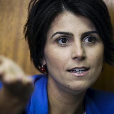  PORTO ALEGRE, RS, BRASIL, 14-05-2018: A deputada estadual Manuela D'Ávila (PCdoB) concede entrevista sobre candidatura à presidência no gabinete que ocupa na Assembleia Legislativa do RS. (Foto: Mateus Bruxel / Agência RBS)