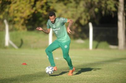  CAXIAS DO SUL, RS, BRASIL, 23/05/2018. Treino do Juventude no campo do Enxutão. O Juventude está disputando a Série B do Campeonato Brasileiro. Na foto, zagueiro César Martins. (Porthus Junior/Agência RBS)