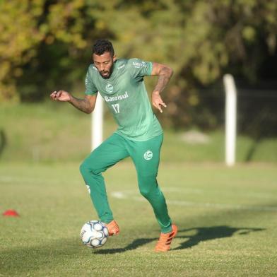  CAXIAS DO SUL, RS, BRASIL, 23/05/2018. Treino do Juventude no campo do Enxutão. O Juventude está disputando a Série B do Campeonato Brasileiro. Na foto, zagueiro César Martins. (Porthus Junior/Agência RBS)