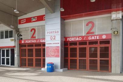 Inter treina com portões fechados no Beira-Rio