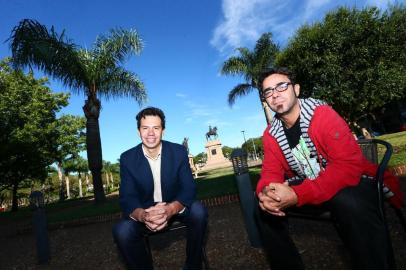  URUGUAI - Brasileiros que foram morar no Uruguai por causa da legalidade da maconha. Oscar Salgado (de óculos espanhol naturalizado brasileiro em Salto)Martín Mendieta  (FOTO: LAURO ALVES/AGENCIARBS)