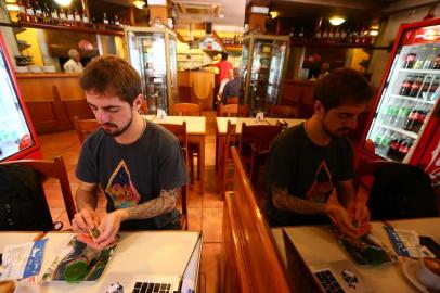  URUGUAI - Brasileiros que foram morar no Uruguai por causa da legalidade da maconha. Jonas Rossatto (FOTO: LAURO ALVES/AGENCIARBS)