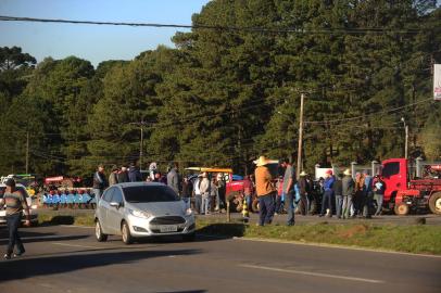 CAXIAS DO SUL, RS, BRASIL, 24/05/2018 Protesto dos caminhoneiros contra o aumento do diesel (Lucas Amorelli/Agência RBS)