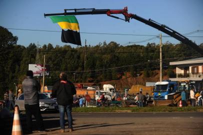 CAXIAS DO SUL, RS, BRASIL, 24/05/2018 Protesto dos caminhoneiros contra o aumento do diesel (Lucas Amorelli/Agência RBS)