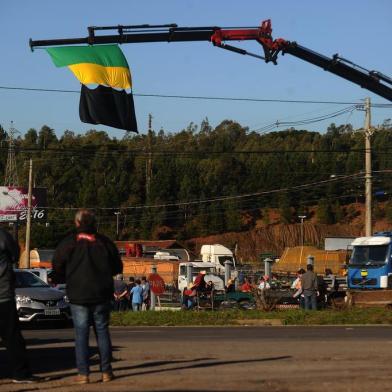 CAXIAS DO SUL, RS, BRASIL, 24/05/2018 Protesto dos caminhoneiros contra o aumento do diesel (Lucas Amorelli/Agência RBS)