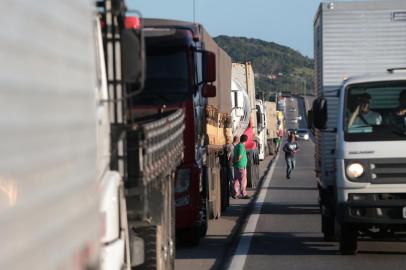  FLORIANÓPOLIS, SC, BRASIL, 21/05/2018: Greve dos Caminhoneiros na BR101 na altura da Ferjú. (Foto: CRISTIANO ESTRELA / DIÁRIO CATARINENSE)